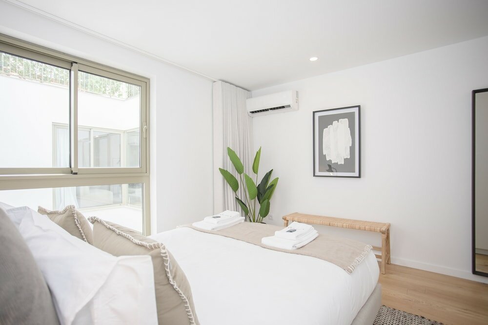 Фото Liiiving in Porto-Blue Flower Apartment