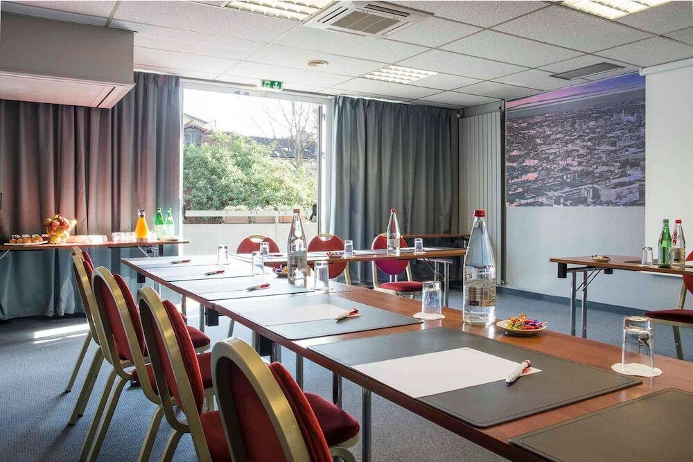 Фото Kyriad Paris Nord Porte de Saint Ouen