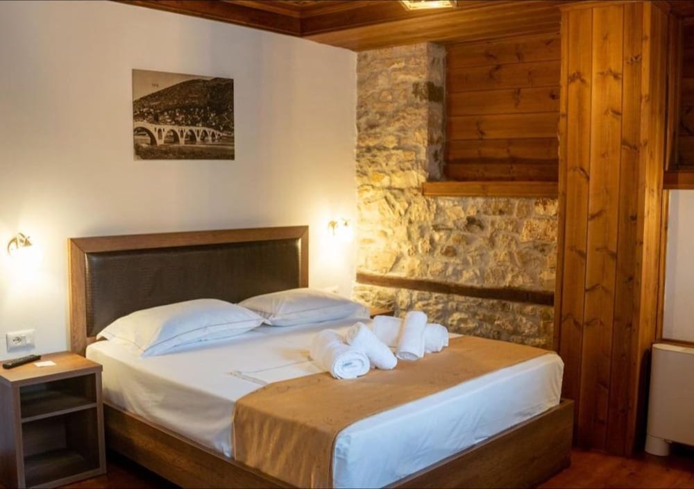 Фото Hotel Kapllani