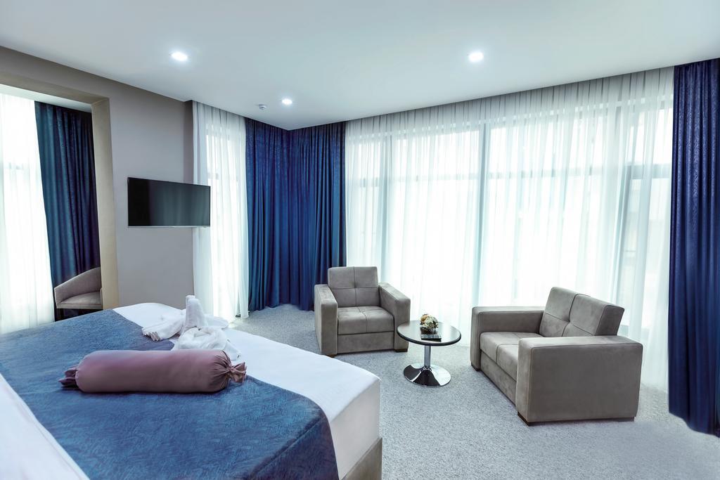 Фото  Parallel Hotel