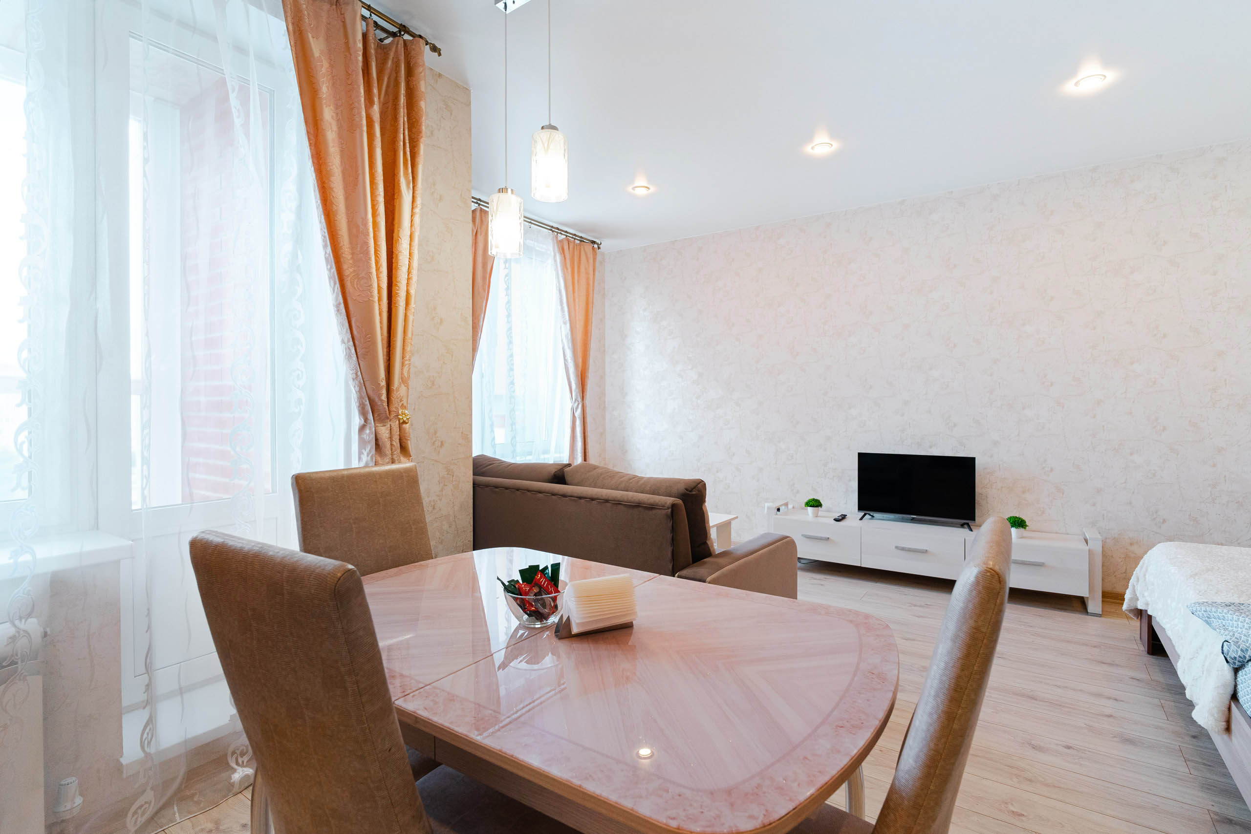 Фото Happy House Уютная квартира-студия в центре Левобережья