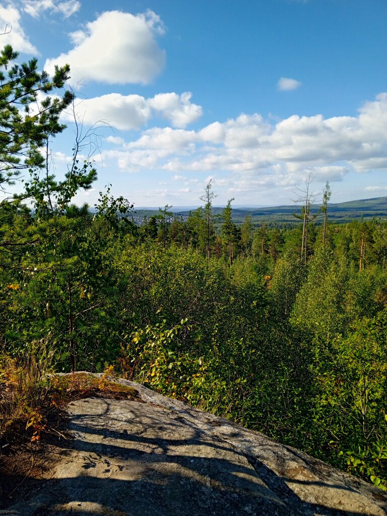 Горная вершина Скалы Малые Гроны, Свердловская область, фото