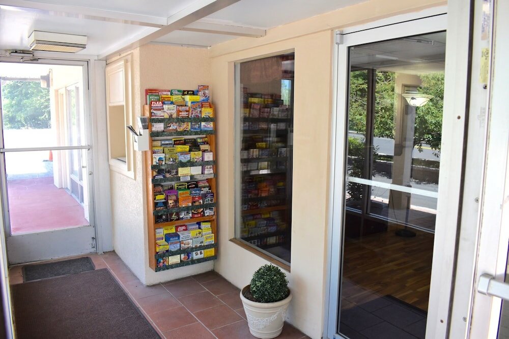 Фото Bridge Views Inn