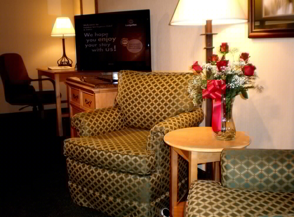 Фото Holiday Inn Express Hotel & Suites Watertown-Thousand Island, an Ihg Hotel