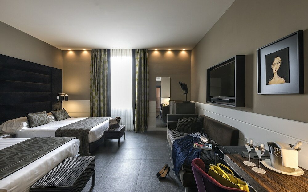 Фото The Glam Hotel