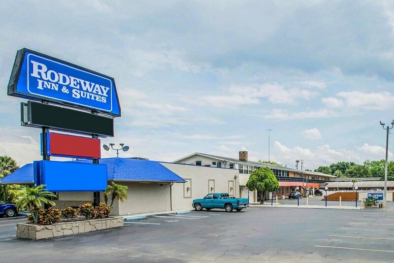 Гостиница Rodeway Inn & Suites Winter Haven Chain Of Lakes в Уинтер Хейвен