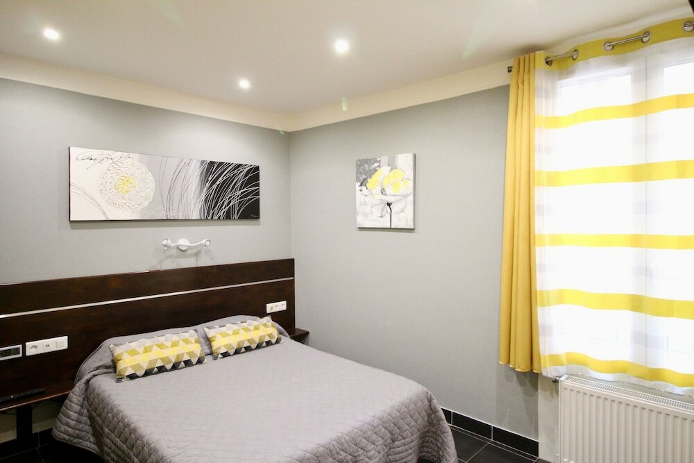 Фото Hôtel des Pyrénées