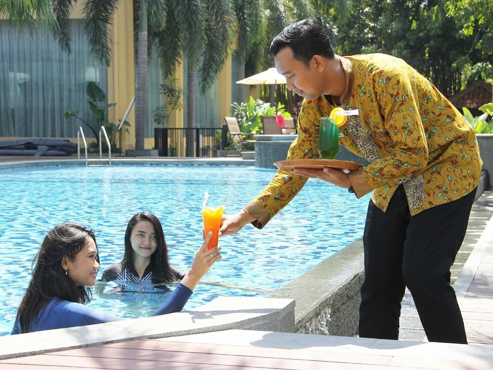 Фото Narita Hotel Surabaya