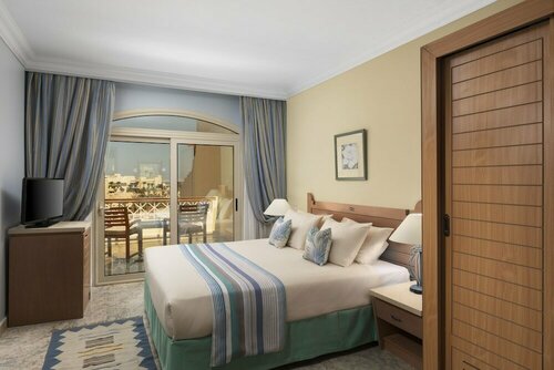 Гостиница Royal Lagoons Resort & Aqua Park Families and Couples Only в Хургаде