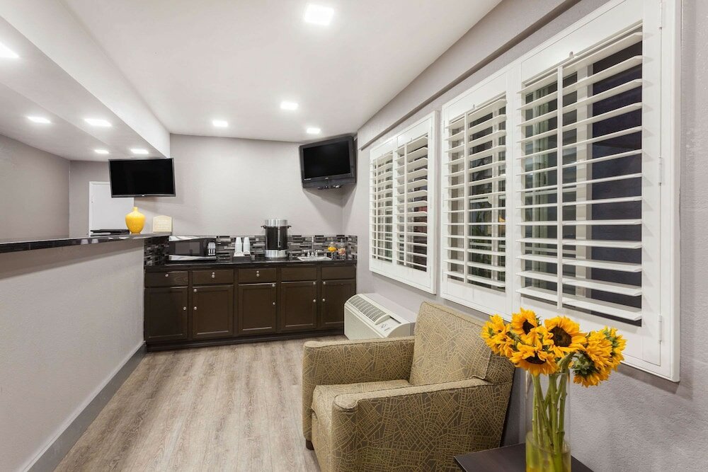 Фото Studio 6 Suites San Ysidro, Ca -San Diego South Bay