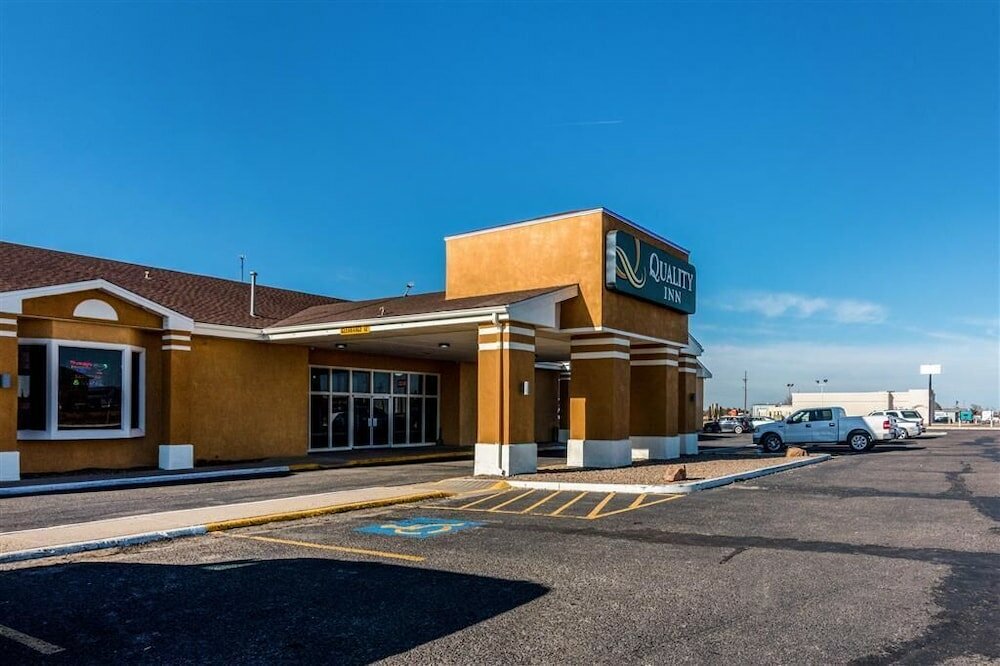 Фото Colby Inn and Suites