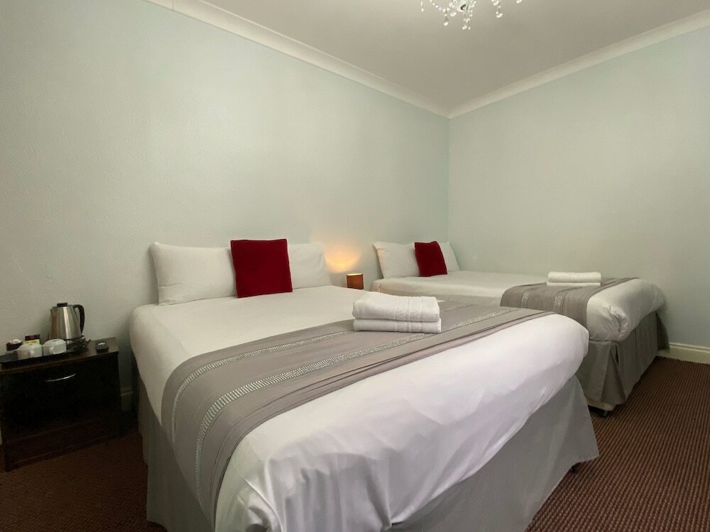 Фото Lancaster Court Hotel