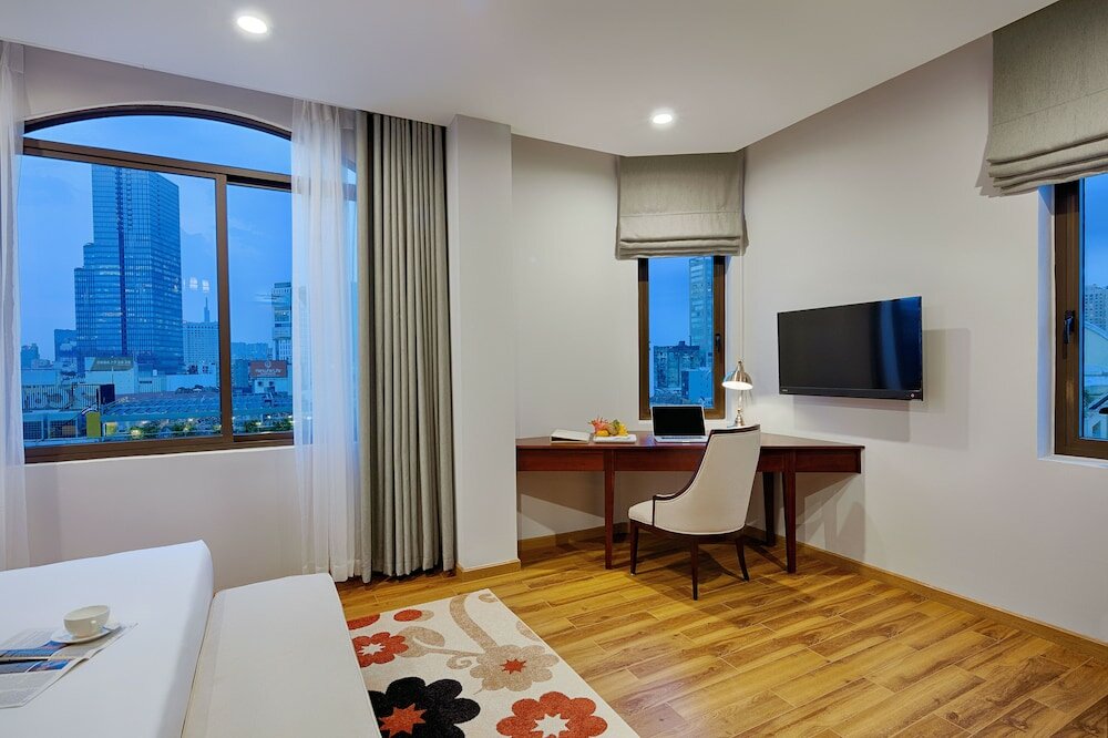 Фото Happy Life Grand Hotel & Sky Bar