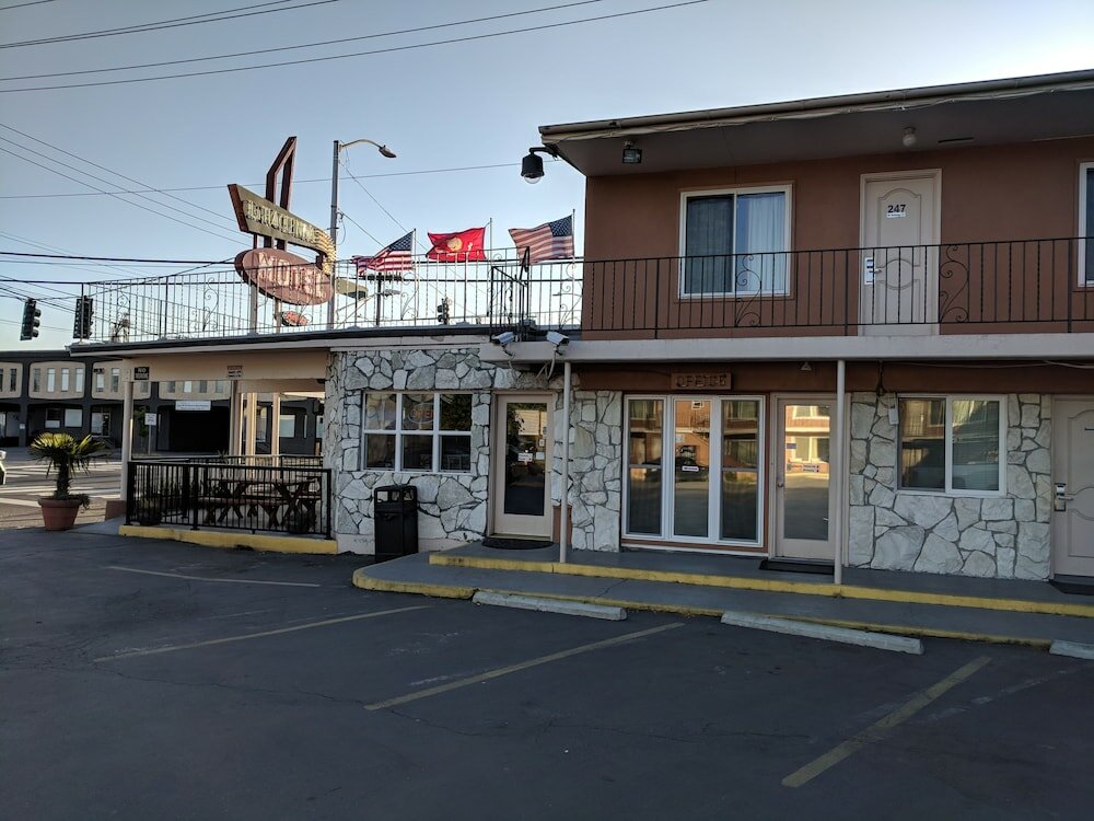 Фото La Hacienda Motel