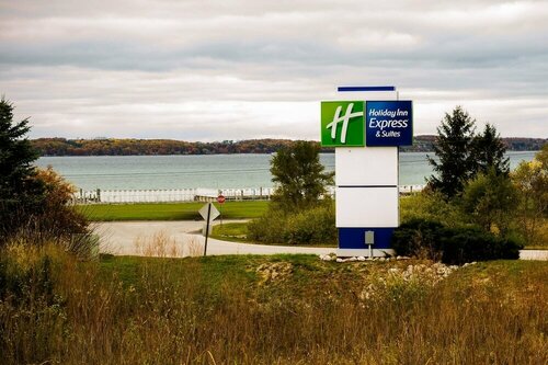 Гостиница Holiday Inn Express Hotel & Suites Acme-Traverse City, an Ihg Hotel