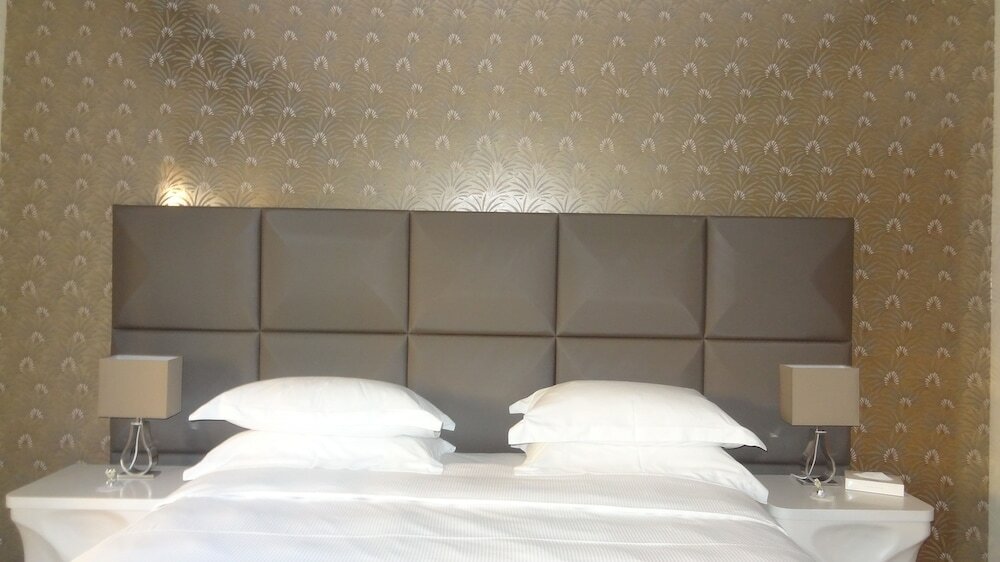 Фото Augustana House