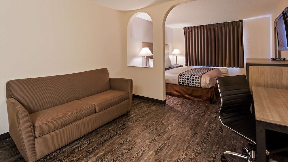 Фото SureStay Hotel by Best Western Albuquerque Midtown