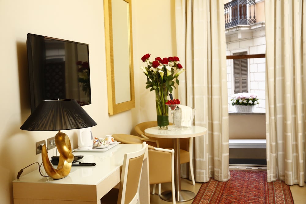 Фото Augustana House