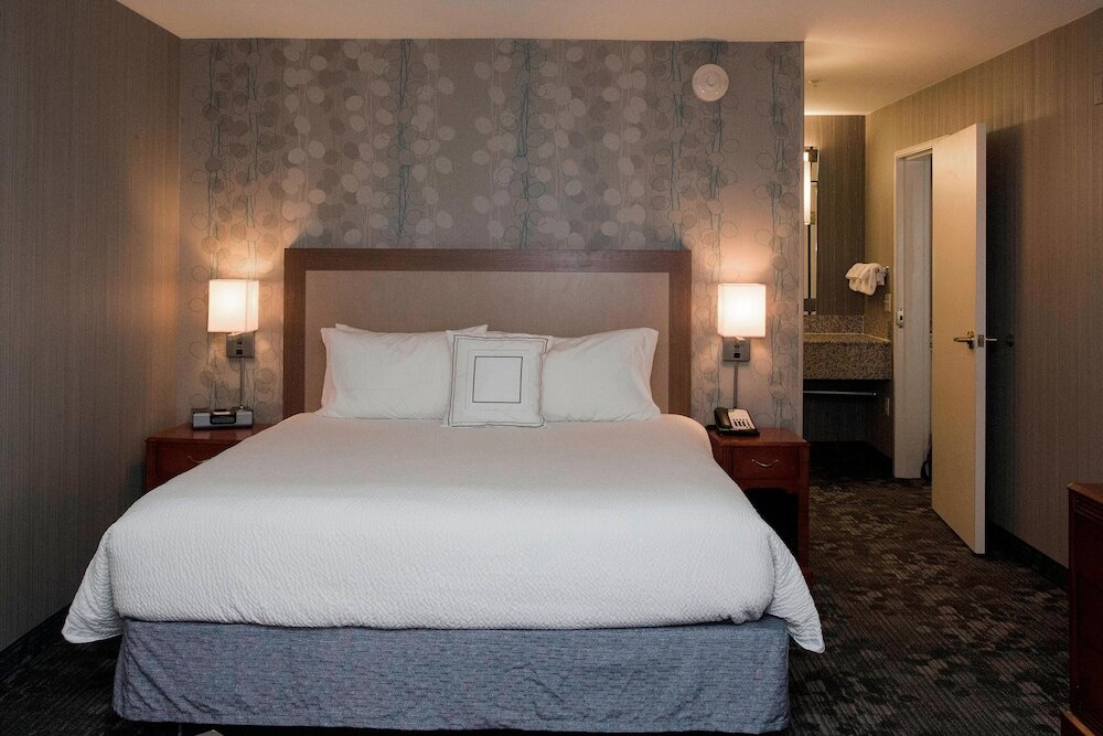 Фото Courtyard by Marriott Los Angeles Burbank Airport