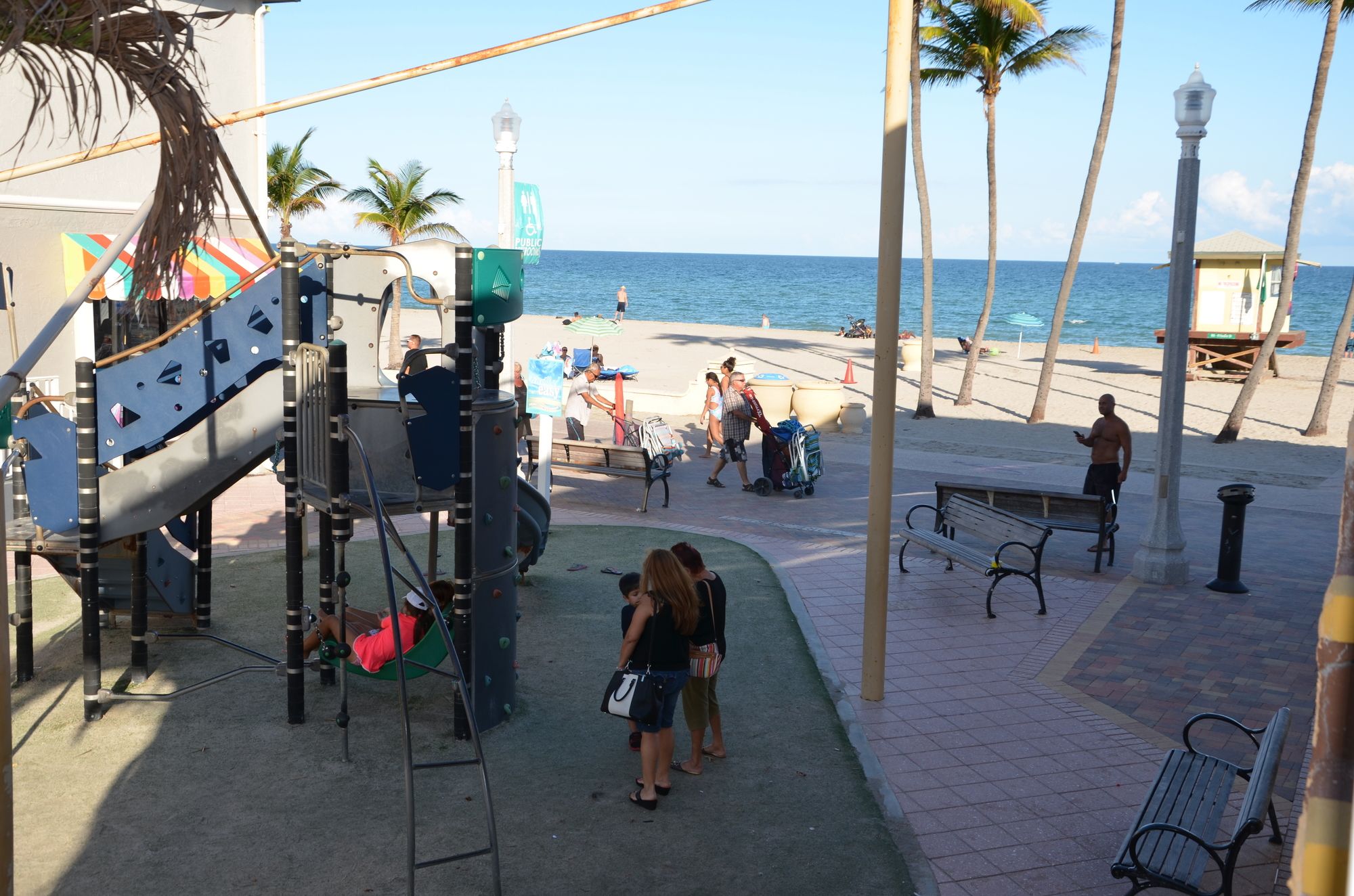 Фото Hollywood Beach Resort- Beautiful Large Studio