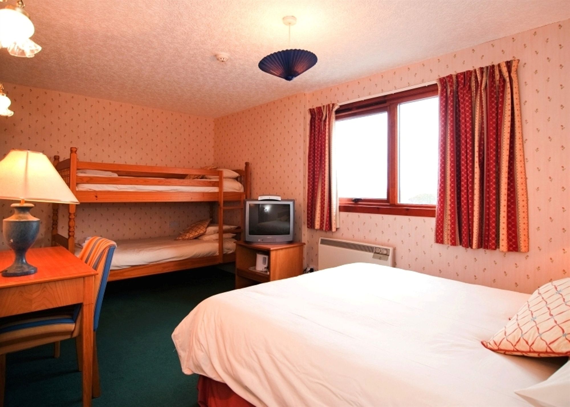 Фото Castletown Hotel