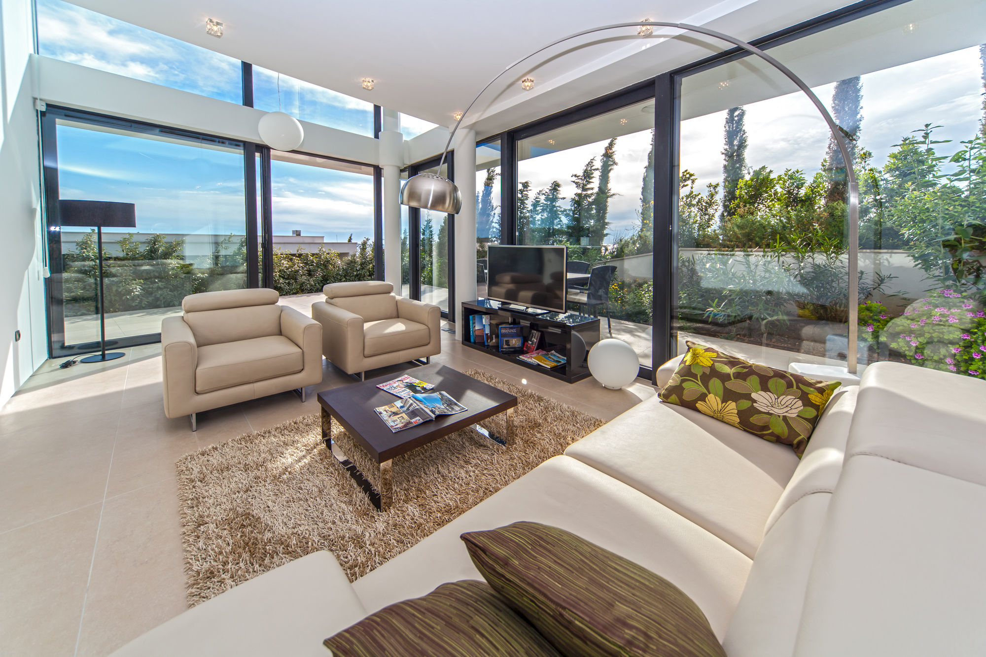 Фото Golden Rays Luxury Apartments