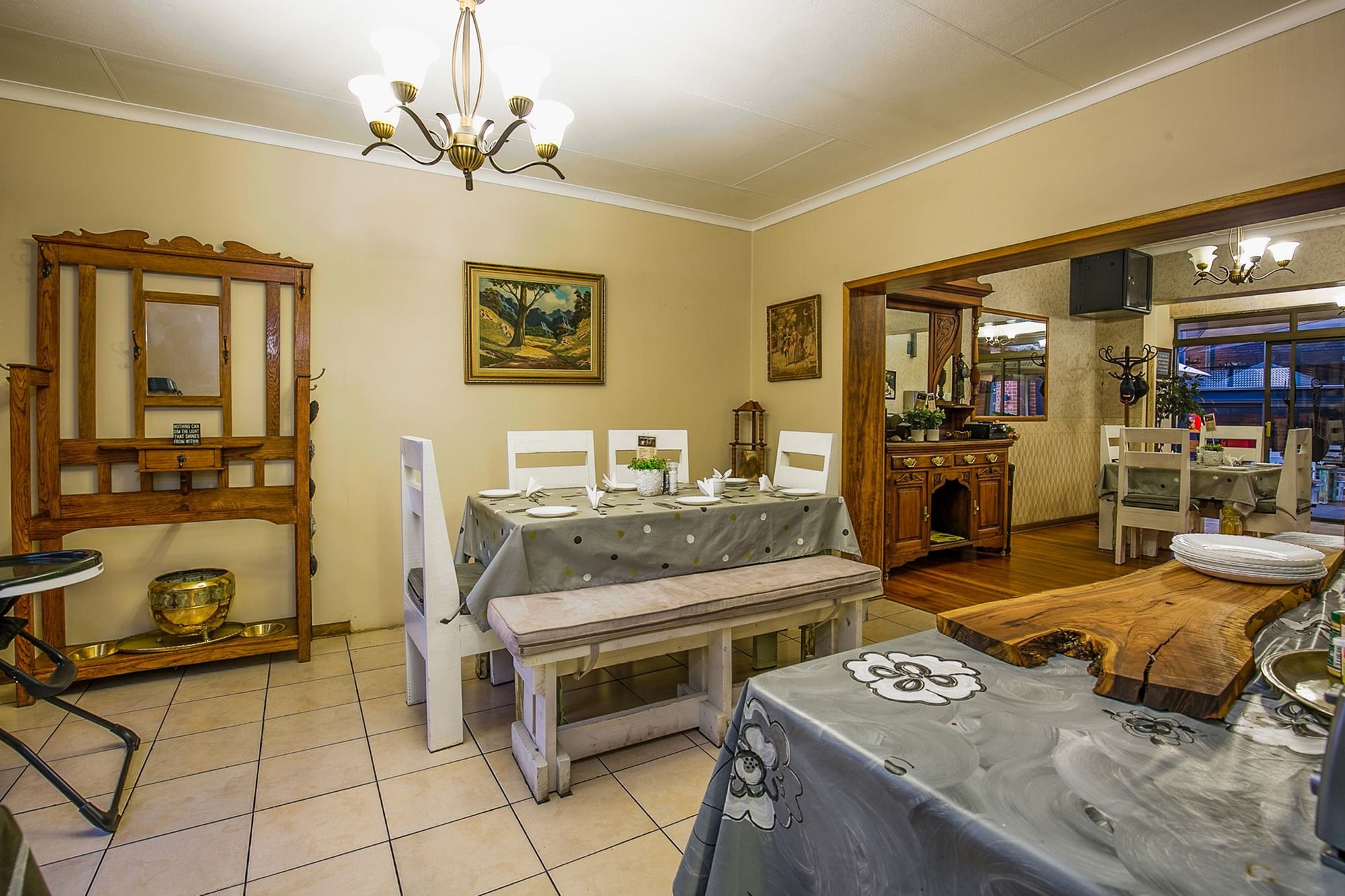 Фото Sunrock Guesthouse