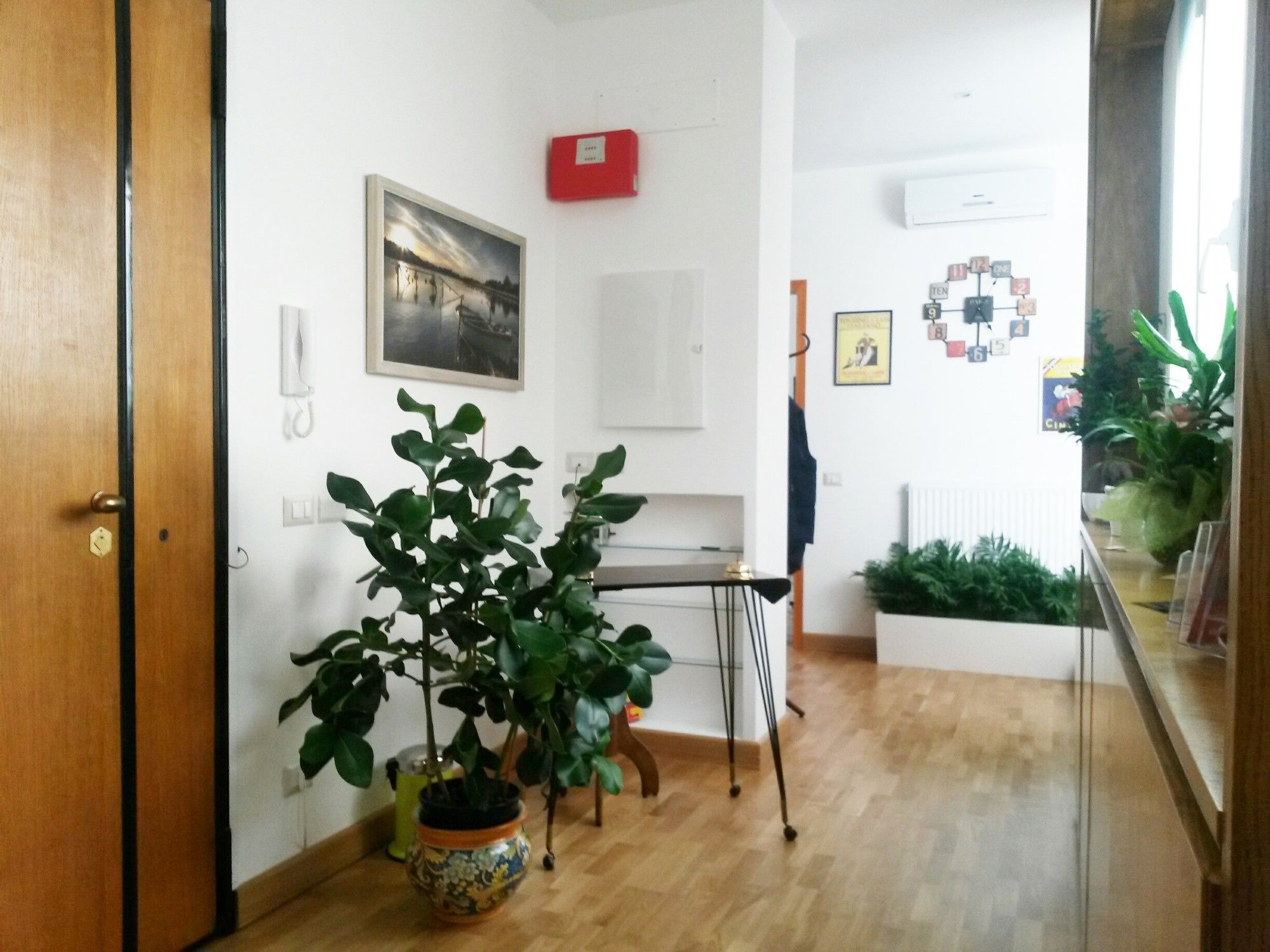 Фото Garibaldi R&b