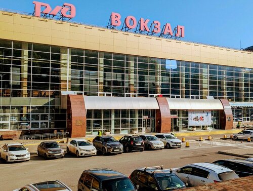 Ақ көйлек киген балапанды силайды