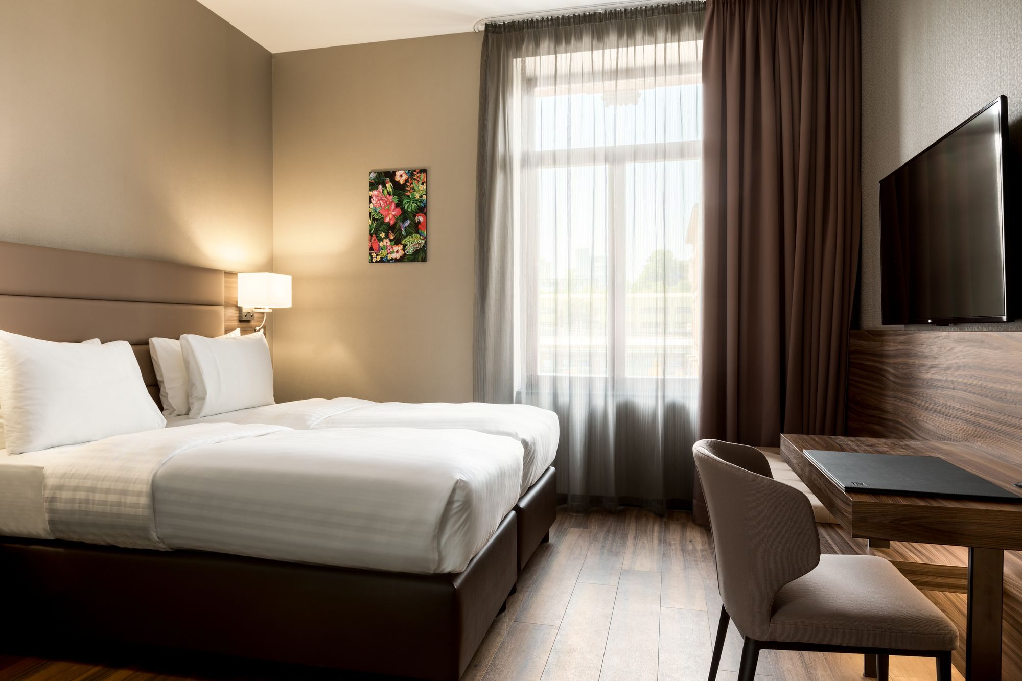 Фото отеля 2