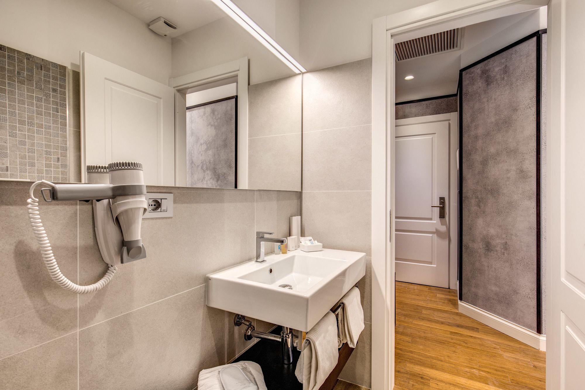 Фото The Liberty Boutique Hotel