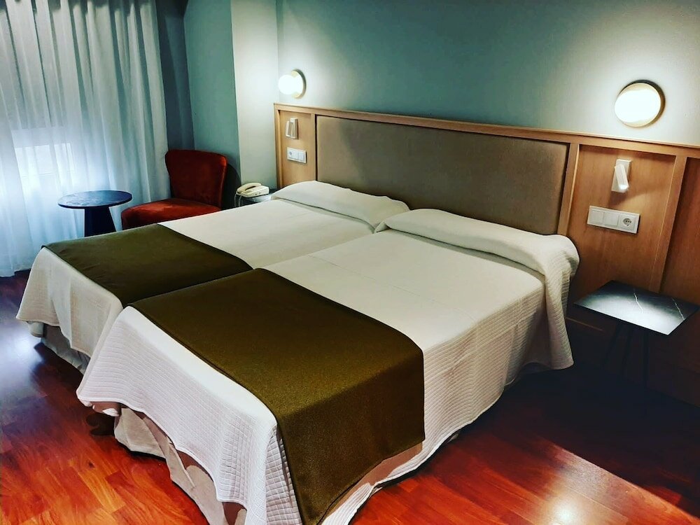 Фото Hotel Corona De Castilla Burgos