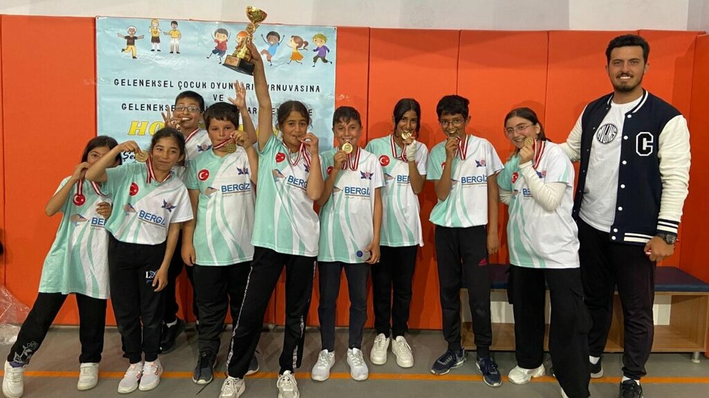 School Zincirlikuyu Secondary School, Kulu, photo