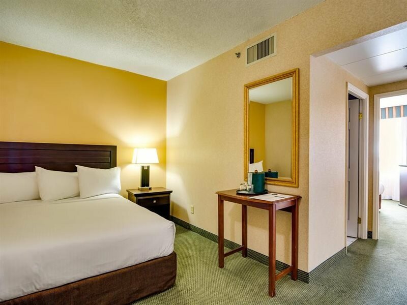 Фото Sawridge Inn & Conference Centre Edmonton South