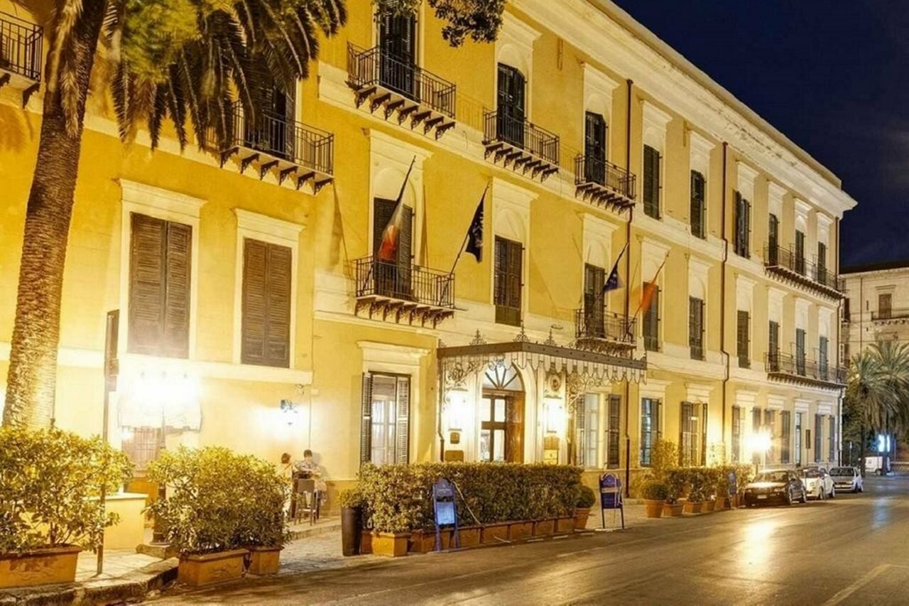 Фото отеля 1