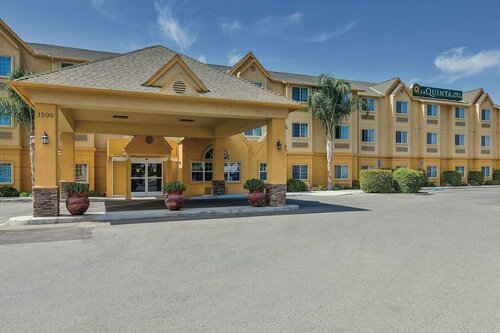 Гостиница La Quinta Inn & Suites by Wyndham Tulare в Портвилле