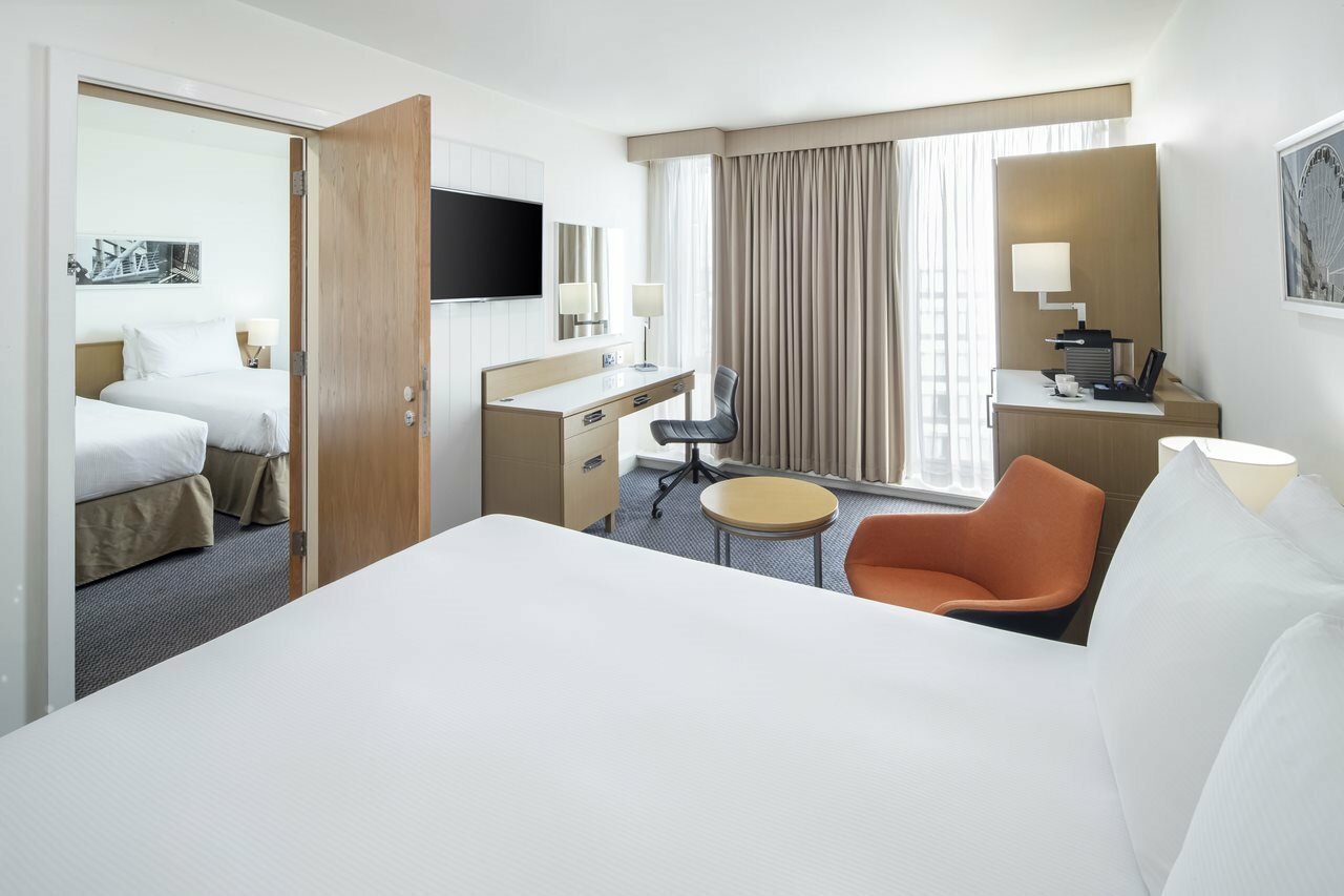 Фото DoubleTree by Hilton Manchester - Piccadilly