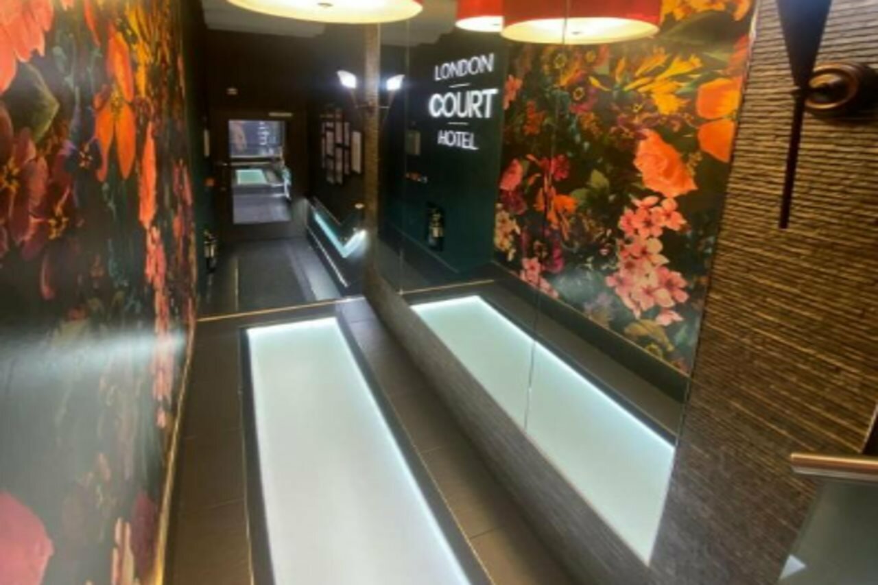 Фото London Court Hotel