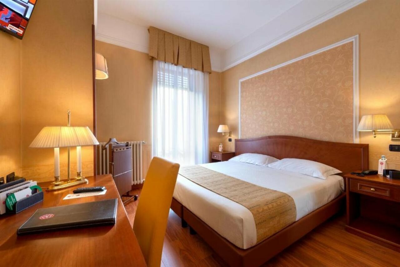 Фото отеля 2