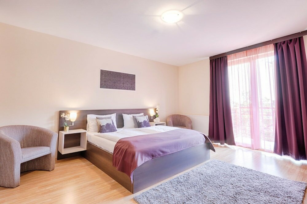 Фото Triple M Hotel