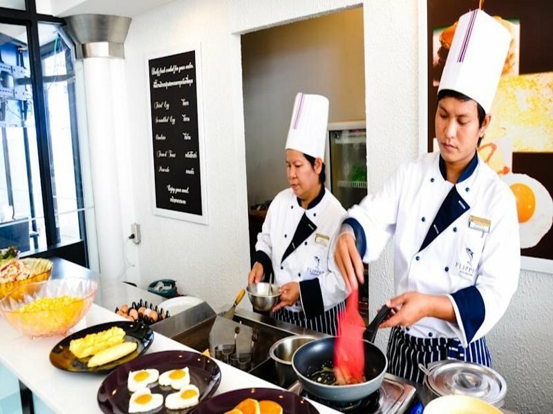 Фото Flipper Lodge Hotel