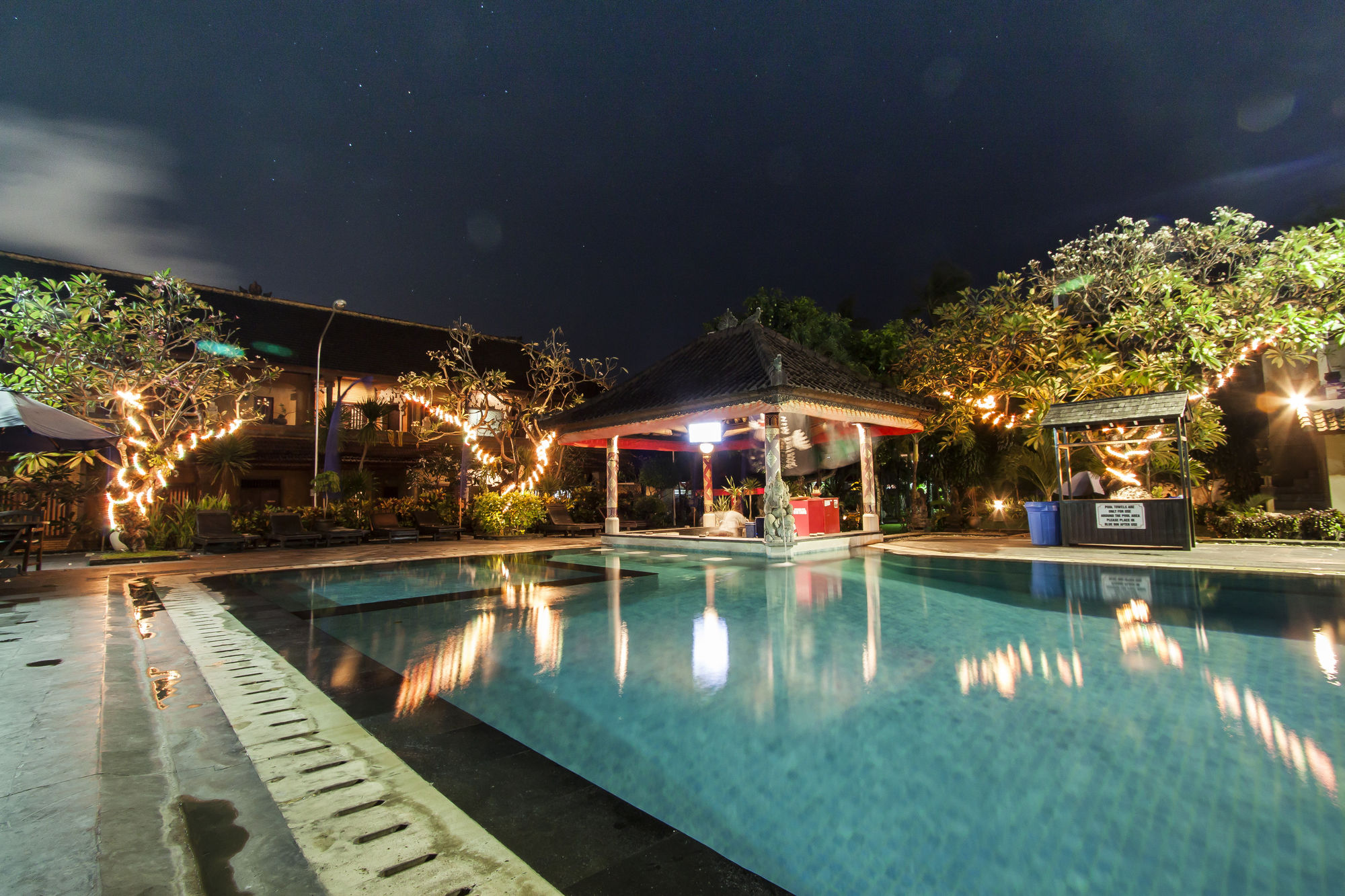 Фото Satriya Cottages