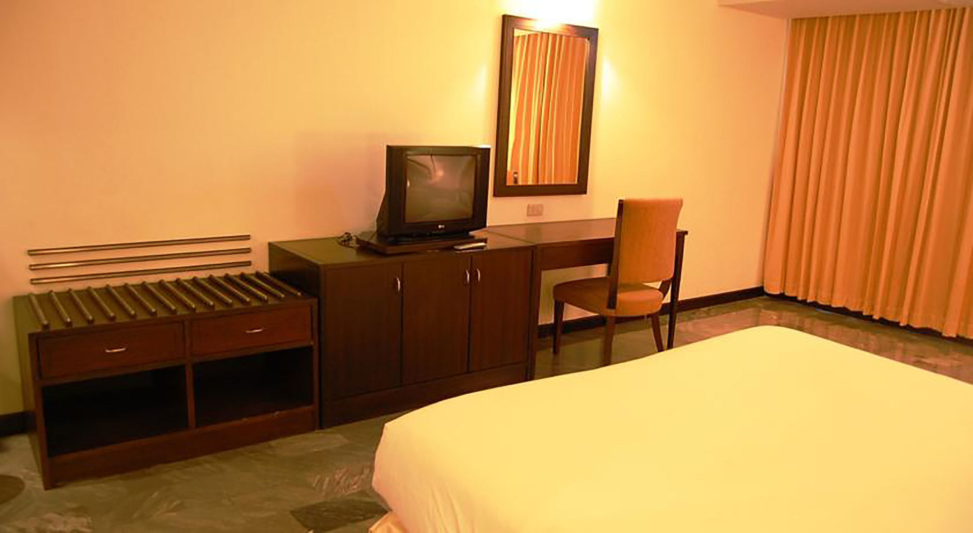 Фото Royal Lanna Hotel