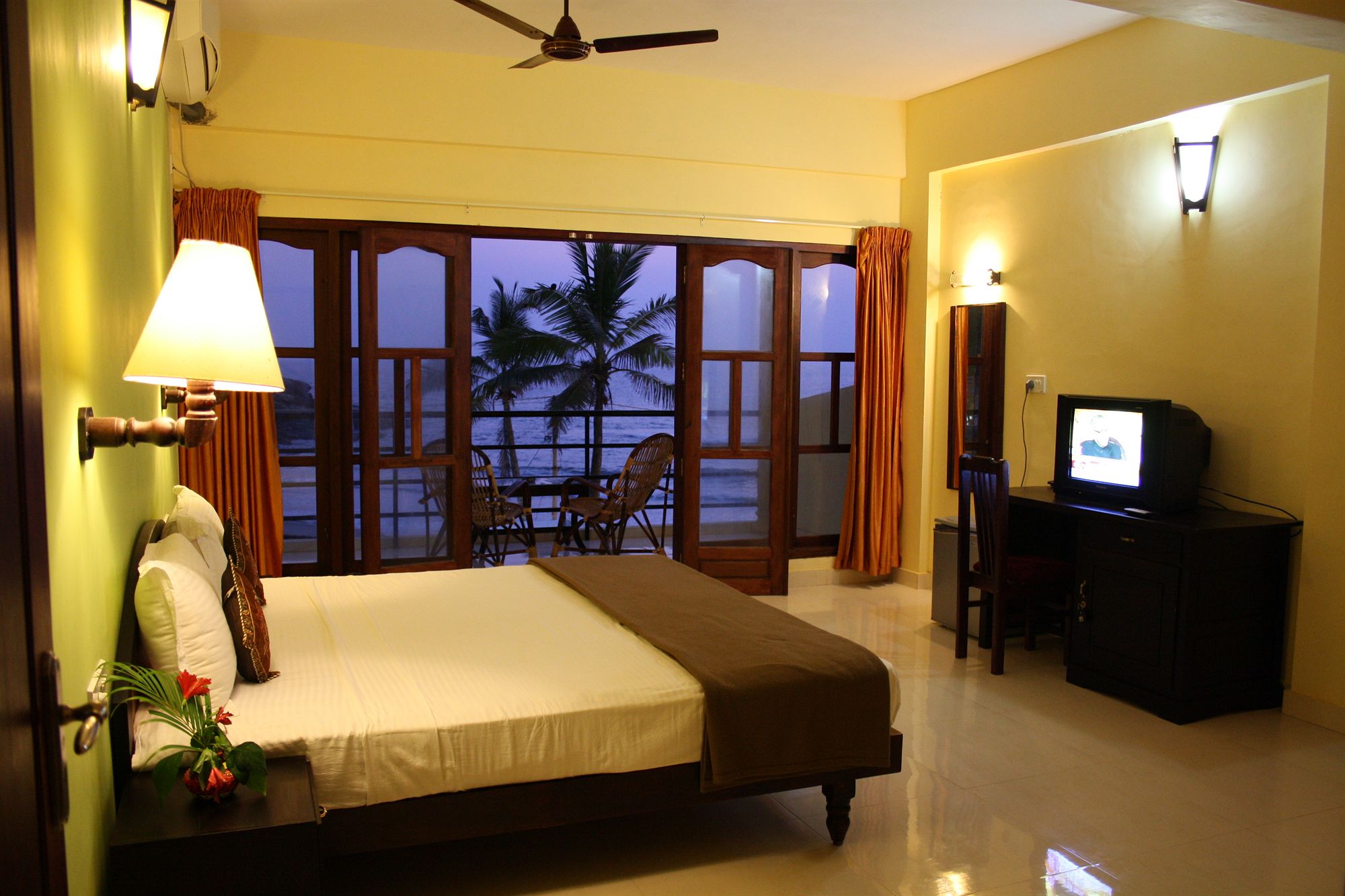 Фото Ocean Park Beach Resort