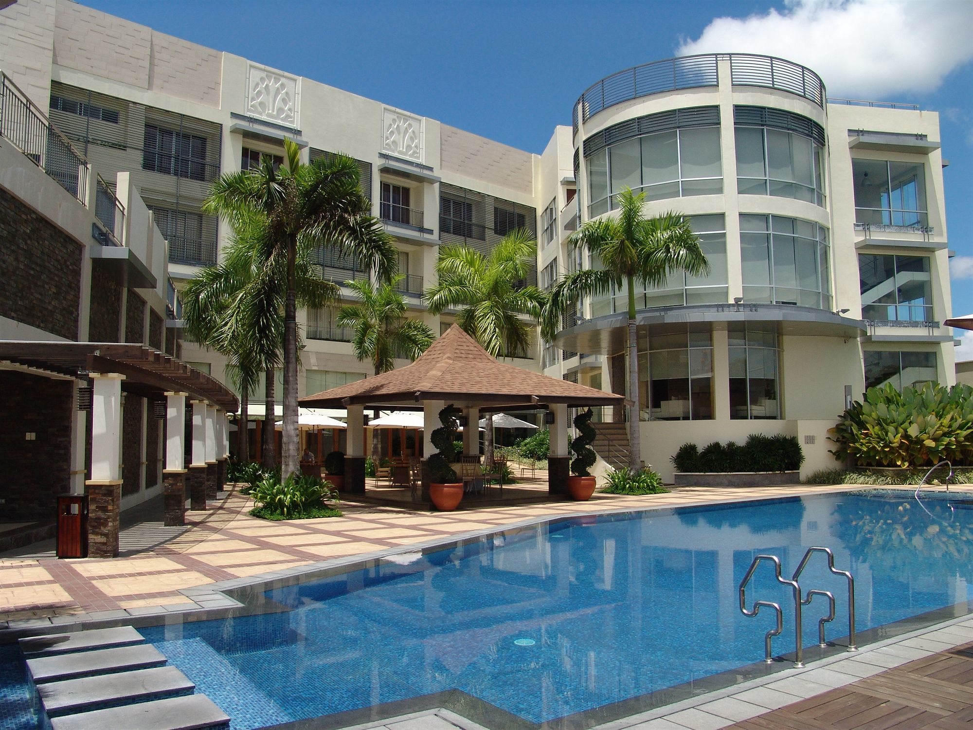 Фото The Avenue Plaza Hotel