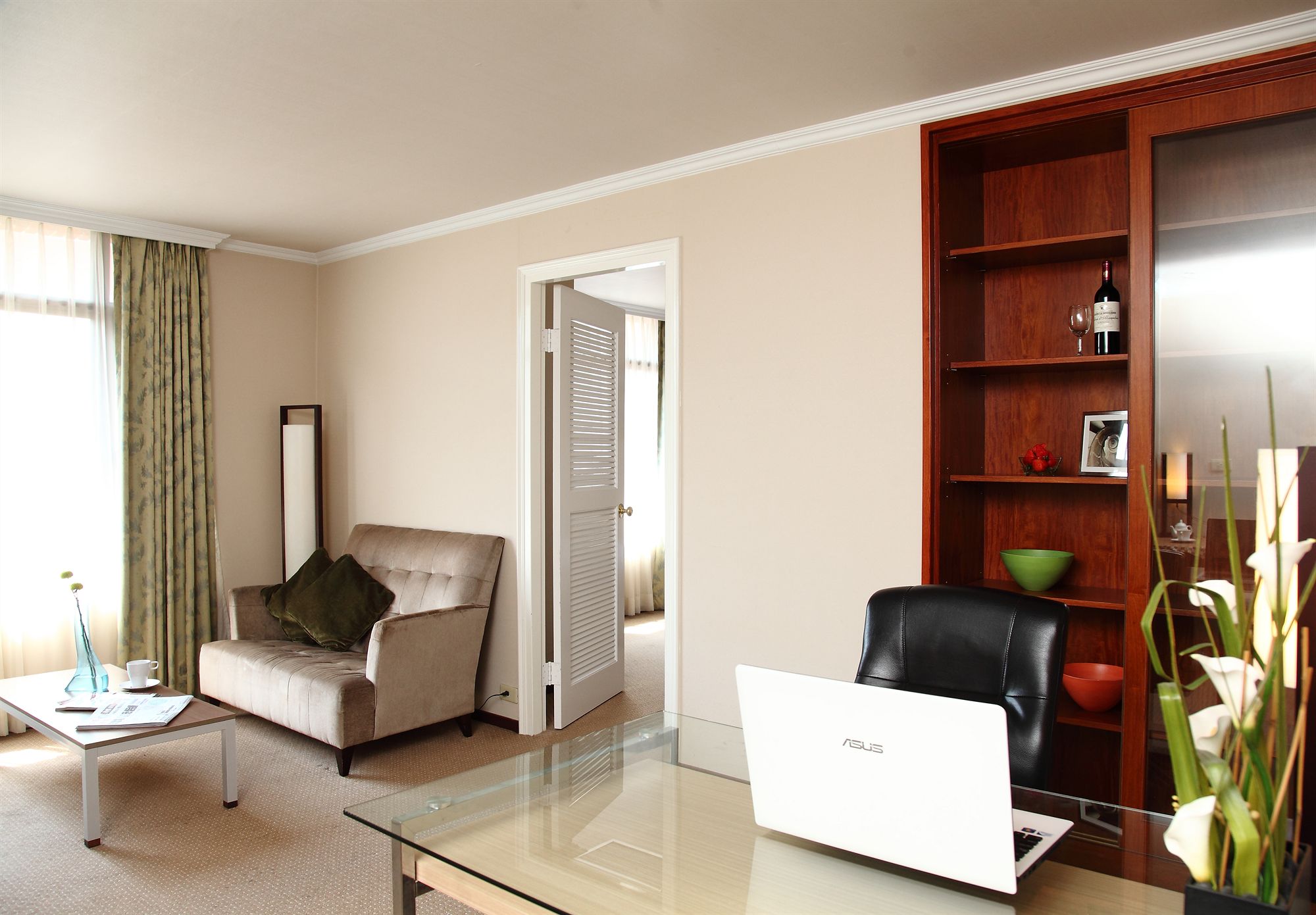 Фото Hotel j Metropolis