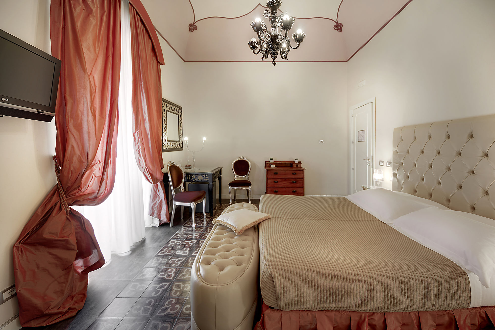 Фото Relais Antica Badia San Maurizio 1619