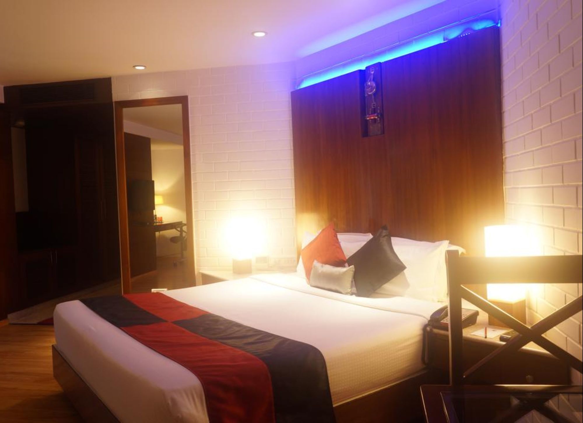 Фото Sfo Hotel and Suites