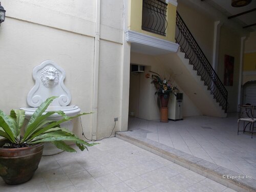 Гостиница The Suites at Calle Nueva в Баколоде