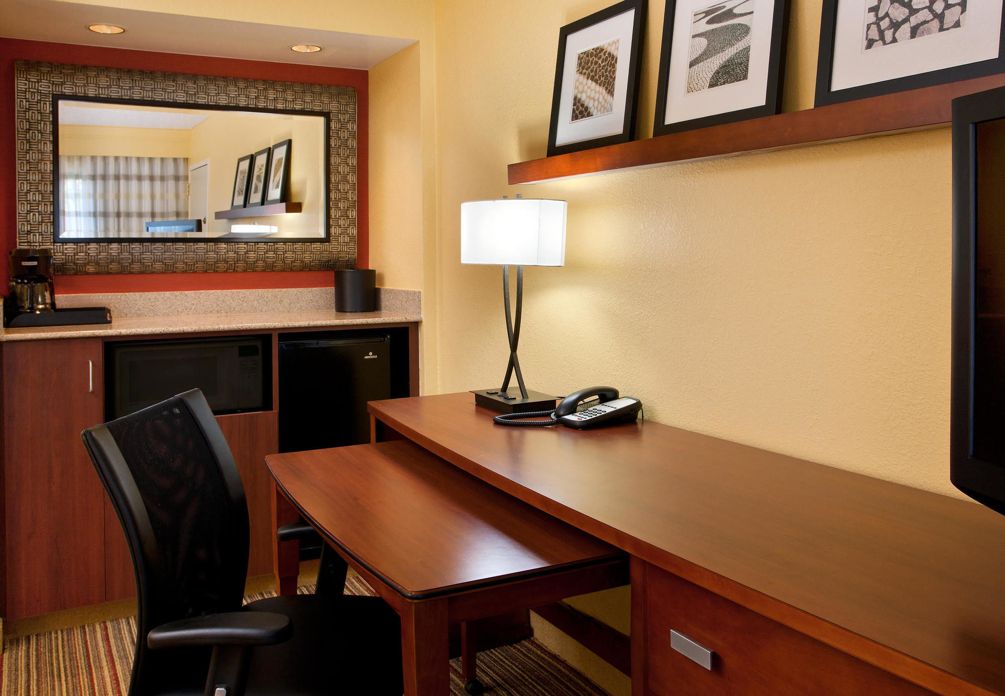 Фото Courtyard by Marriott San Diego Sorrento Valley